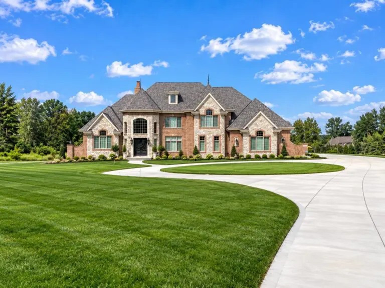Birchwood custom home in Mequon by Kingfogl – front elevation
