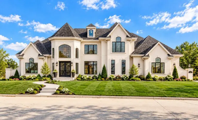 Settlers Circle custom home in Sheboygan Falls by Kingfogl – front elevation