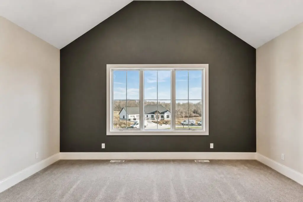 Bedroom with Kingfogl finishes