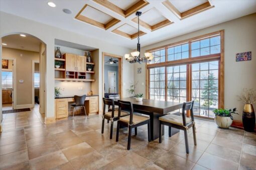 Ridgeview breakfast area and built-in desk