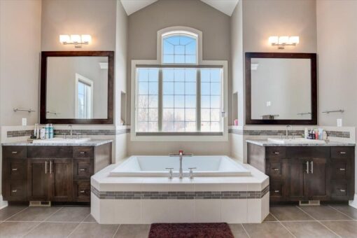 Ridgeview primary bath soaking tub between two vanities