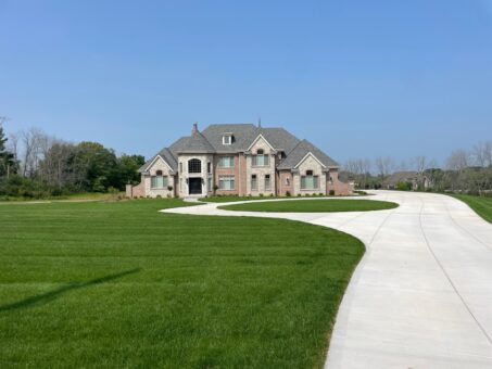 Birchwood front elevation and curved driveway