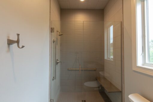 Ravenna walk-in shower with bench