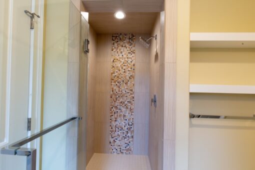 Ravenna shower with mosaic tile stripe