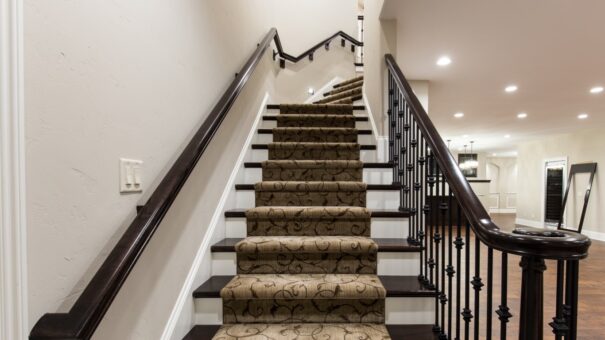Bella Haven staircase with carpet runner to the lower level