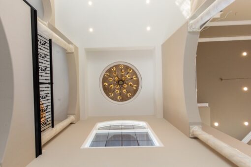 Shire round ceiling medallion with chandelier