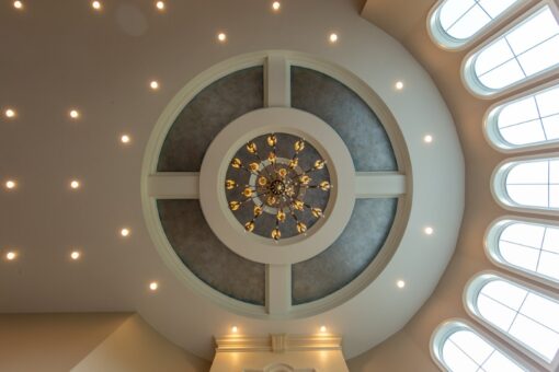 Grand Haven circular medallion ceiling with chandelier