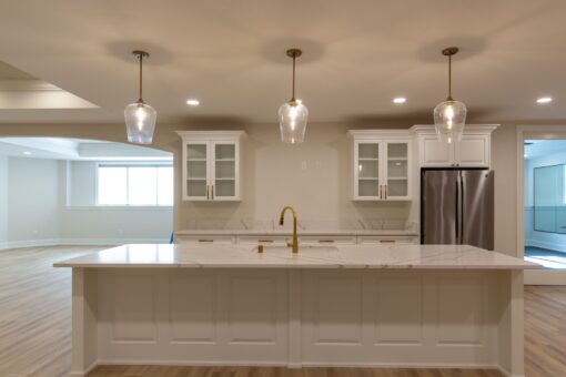 Kingfogl custom home white bar island with marble top and glass pendants