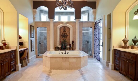 Buckingham primary bath soaking tub framed by columns
