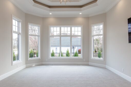 Settlers Circle primary bedroom with bay of windows