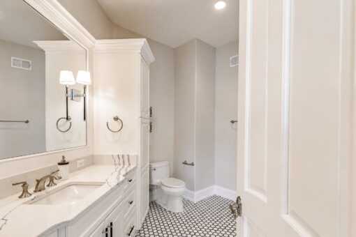 Gatsby custom home in Oconomowoc by Kingfogl – 2nd floor - bath - view 1