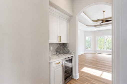 Oriole custom home in Mequon by Kingfogl – 1st floor - wet bar