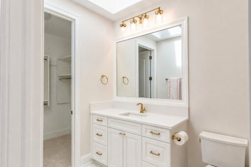 Oriole custom home in Mequon by Kingfogl – 1st floor - guest bath - vanity - view 2