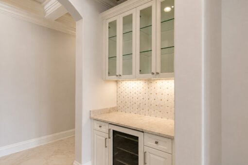 Prescott custom home in Mequon by Kingfogl – dry bar