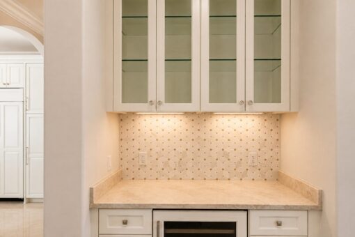 Prescott custom home in Mequon by Kingfogl – dry bar detail