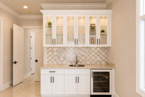 Prescott custom home in Mequon by Kingfogl – wet bar