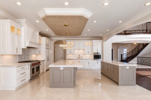 Prescott custom home in Mequon by Kingfogl – kitchen
