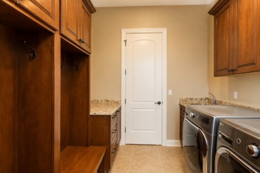Richland custom home in Brookfield by Kingfogl – 1st floor - mudroom and laundry
