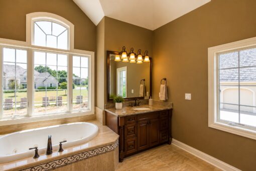 Richland custom home in Brookfield by Kingfogl – 1st floor - primary bath - view 5