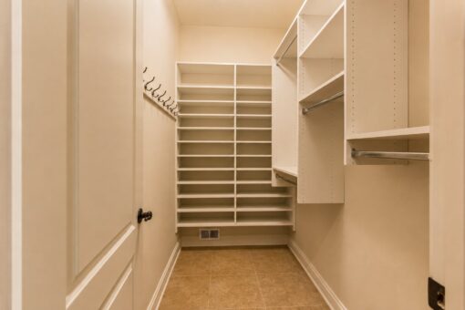 Richland custom home in Brookfield by Kingfogl – 2nd floor - walk-in closet