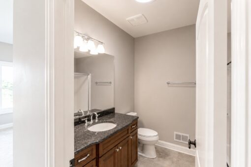 Richland custom home in Brookfield by Kingfogl – 2nd floor - bathroom - view 1
