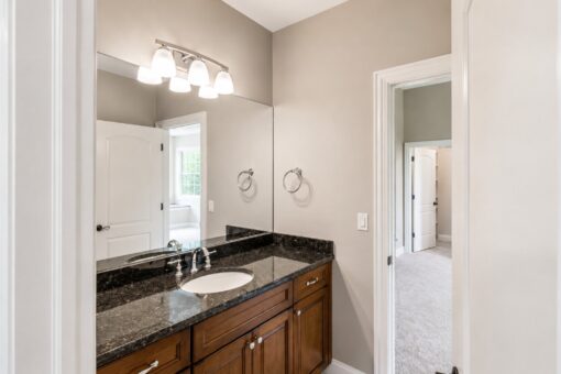 Richland custom home in Brookfield by Kingfogl – 2nd floor - bathroom - view 2