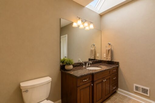 Richland custom home in Brookfield by Kingfogl – 2nd floor - bathroom - view 4