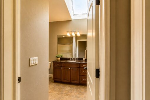 Richland custom home in Brookfield by Kingfogl – 2nd floor - bathroom - view 6