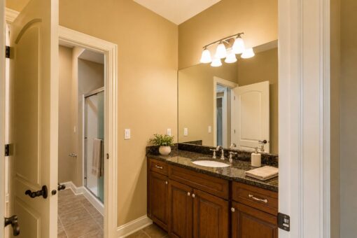 Richland custom home in Brookfield by Kingfogl – 2nd floor - bathroom - view 8