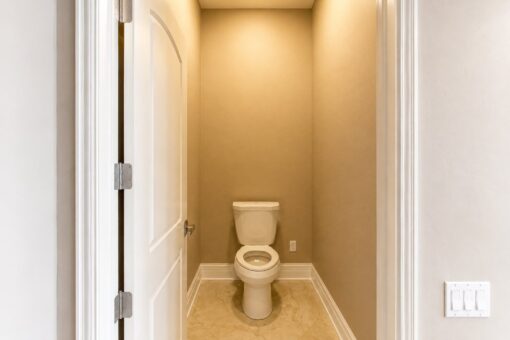 Saddlebrook custom home in Mequon by Kingfogl – powder room