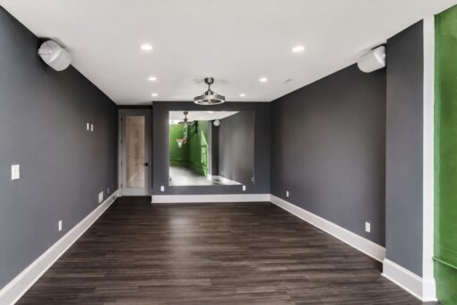 Apex exercise room with mirrored wall