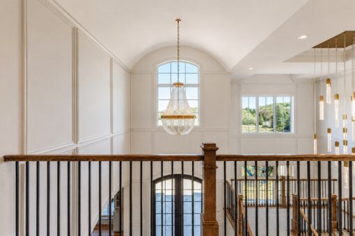 Ridge balcony overlooking the foyer with arched window