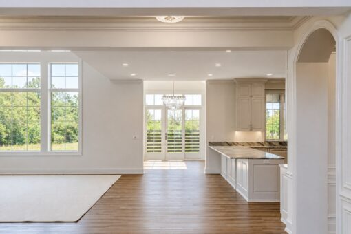 Ridge breakfast area with chandelier and view to the kitchen